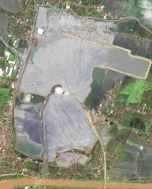 인도네시아 2년동안 12개마을 뒤덮은 진흙화산