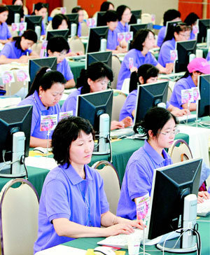 다문화가족 한글 자판 익숙해요