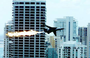 호주 전투기 도심 비행 아찔