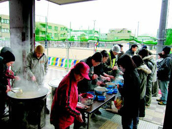 지역 상인들 사랑의 무료 배식