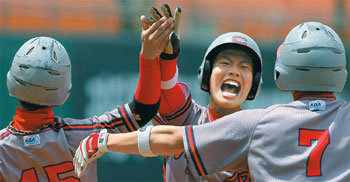 와~ 동점이다 충암고의 환호