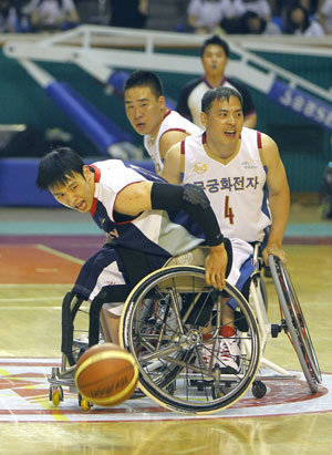 휠체어 농구 뜨거운 집념