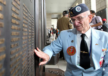 전우여 잘 있었나 서울수복 61주년 기념식 참석한 노병