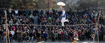 보는 이도 아슬아슬