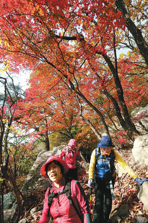 붉게 물든 북한산