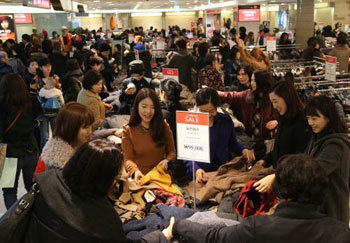 백화점 슈퍼프라이데이 인파