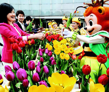 봄 기운 가득 튤립 나눠 드려요