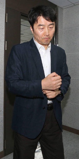 입 굳게 다문 이석기