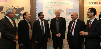 \"애연가 복지부장관 후보자, 금연해야 정책 힘실려\"