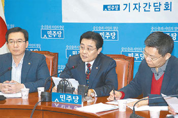 \"내란음모-수뢰 구속의원 세비 중단\"