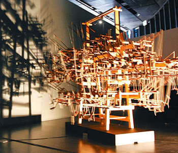 백남준은 떠나도...찰리 채플린은 여전히 춤추네