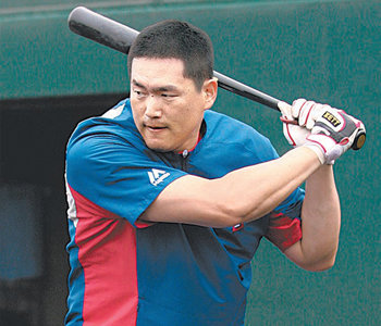 마지막 투혼 최희섭 \"전엔 조금만 아프면 바로..\"