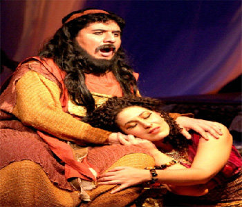 이국의 팜파탈은 \