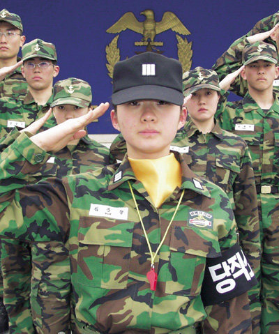 해군사관학교 첫 여생도 훈련소대장 김근향