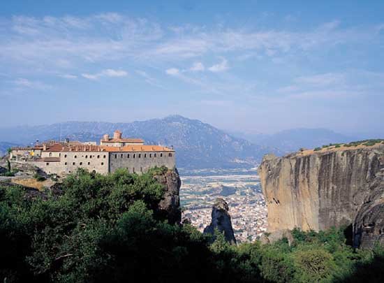 바위 꼭대기에 자리한 수도원 그리스 메테오라