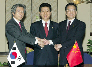 한국, ‘정치적 균형자’ 집착 버리고 ‘경제통합 촉매’로 나서야