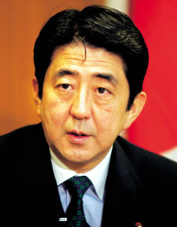 차기 일본 총리 물망, 아베 신조 관방장관