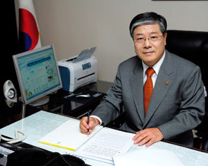 ‘특별수사’ 대부 김성호법무부 장관