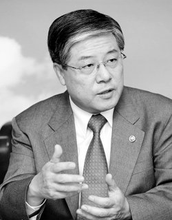 ‘특별수사’ 대부 김성호법무부 장관