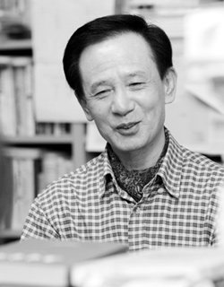 소설가로 돌아온 전 의원 김홍신