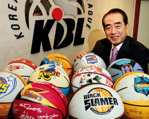 ‘100년 한국 농구’ 이끄는 KBL 총재 김영수