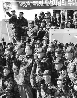 ‘안보 독트린’ 없는 이명박, 북한 급변 염두에 둔 PKO 상비군 창설하라