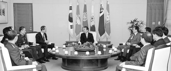 ‘안보 독트린’ 없는 이명박, 북한 급변 염두에 둔 PKO 상비군 창설하라