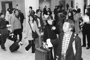 외로워도 슬퍼도 울지 못하는 ‘관광 한국’의 얼굴