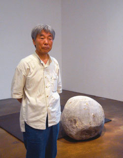 일본 나오시마에 개인 미술관 세운 화가 이우환