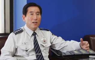 ‘7大 경찰개혁’고삐 조이는 조현오 경찰청장