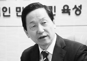 문용린 “대자보보다 학생·교사 토론을” 김상곤 “인권·자유 역행하는 서울교육”
