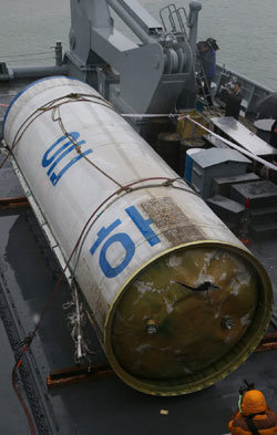 “잠수함 美 본토 접근해 핵 공격 남조선 타격은 ‘주체포’로 충분”