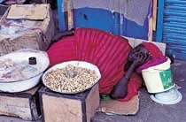 쿤타 킨테의 고향엔 가난이 여전