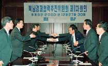 북한 ‘내외 격리식 개방’으로 간다