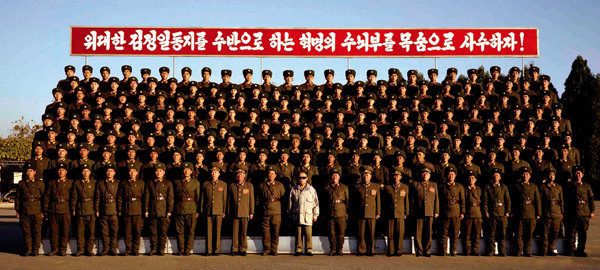 김정일 ‘사진정치’ 세계언론  놀아난다