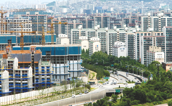 한국 경제  ‘삼각 파도’가 덮친다