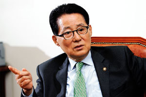 민주당 박지원 전 원내대표 “나 죽이려는 정치공작, 성공 못한다”