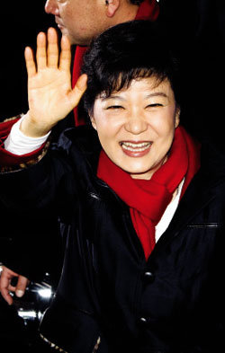 동북아 첫 여성 대통령 민심은 혁명을 만들었다