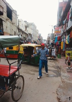 인도 거리에 가면 ‘혼돈의 매력’ 숨 쉰다