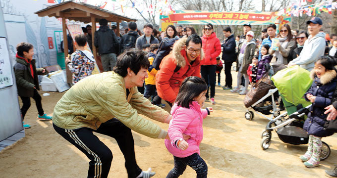 ‘꿀알바’ 연기자들로 확~ 젊어진 한국민속촌