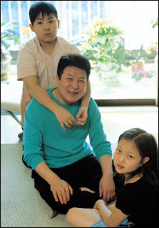 ‘백만송이 장미’의 귀여운‘오버남’ 송기윤 가족 이야기