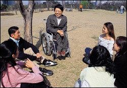 열린우리당 비례대표 1번으로 국회의원 당선된 무학력의 여성장애인 장향숙