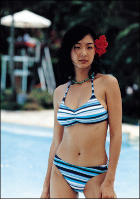 2004 여름, 화려하고 로맨틱한 수영복이 인기!