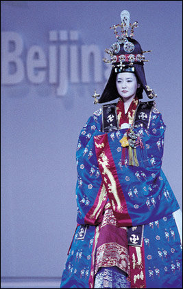 중국 인민대회당에서 한국의 고혹적인 아름다움 알린 앙드레김 패션쇼