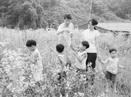 입양한 다섯 아이 키우며 산골 마을에서 살아가는 이영선·김미현 부부
