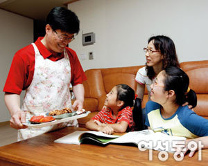 양성평등 글짓기 대회 최우수상 받은 김신우양 가족