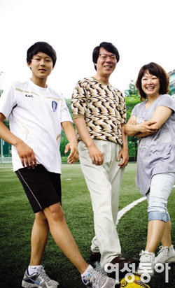 한국의 ‘메시’ 꿈꾸며 FC 바르셀로나 유소년 축구 팀 입단 이승우 선수와 가족 이야기
