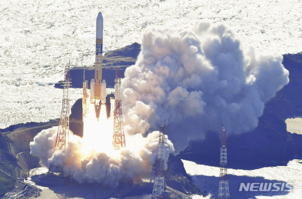 Japan’s ‘Slim’ Spacecraft Makes Historic Moon Landing: A Giant Leap for Space Exploration