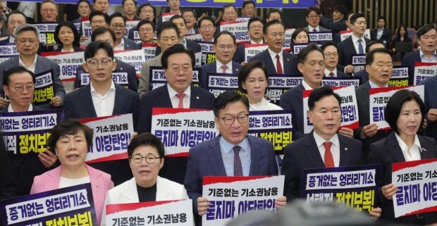 只惩戒“反张东赫”人马，启动党协委员长更迭……这不是“私党化”吗？