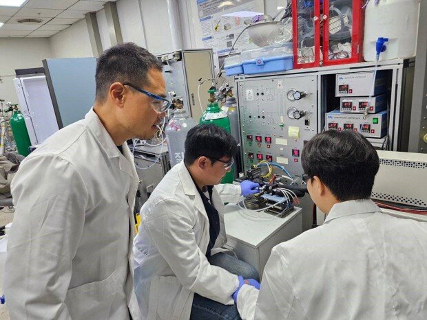 ACOT staffs in research and development